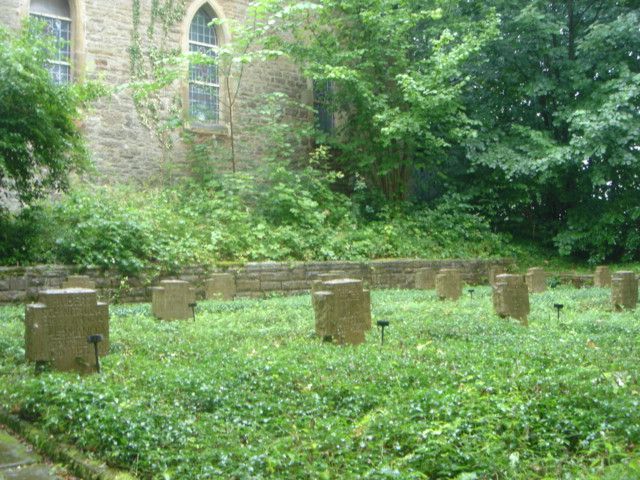 File:Weissmann Balve Cemetery1.jpg