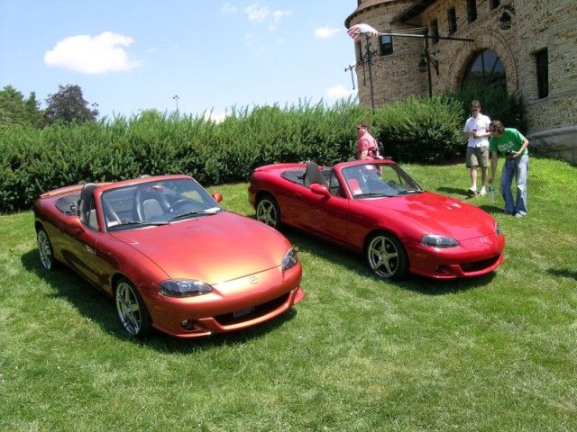 File:05 and 04 Mazdaspeed Miata.jpg