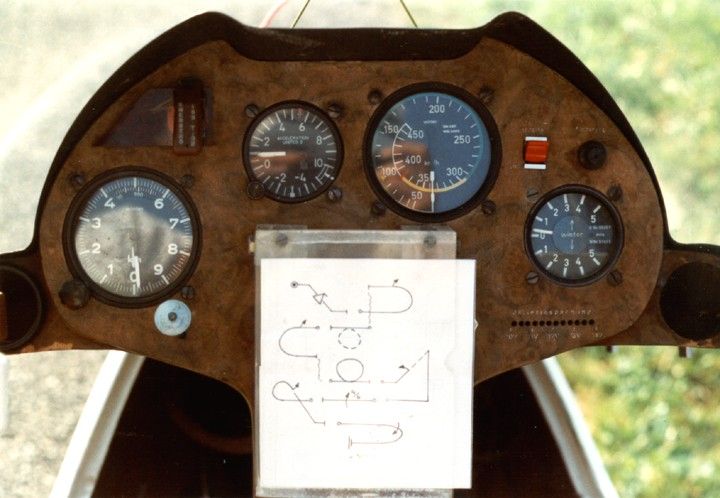 File:Akaflieg Mue 28 cockpit.jpg