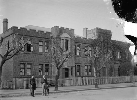 File:Cloisters1900.jpg