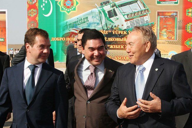 File:Dmitry Medvedev in Turkmenistan 13 September 2009-1.jpg