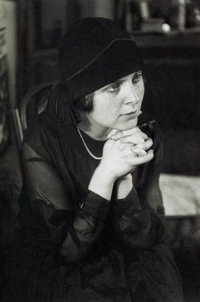 File:Elsa-triolet-1925.jpg