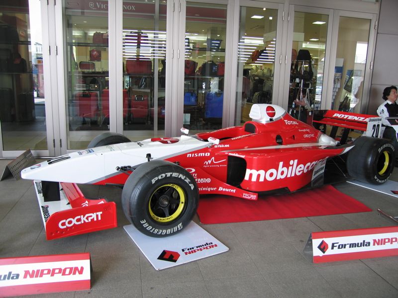 File:Lola B351.jpg