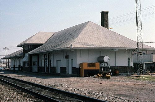 File:Newport station, March 1990.jpg