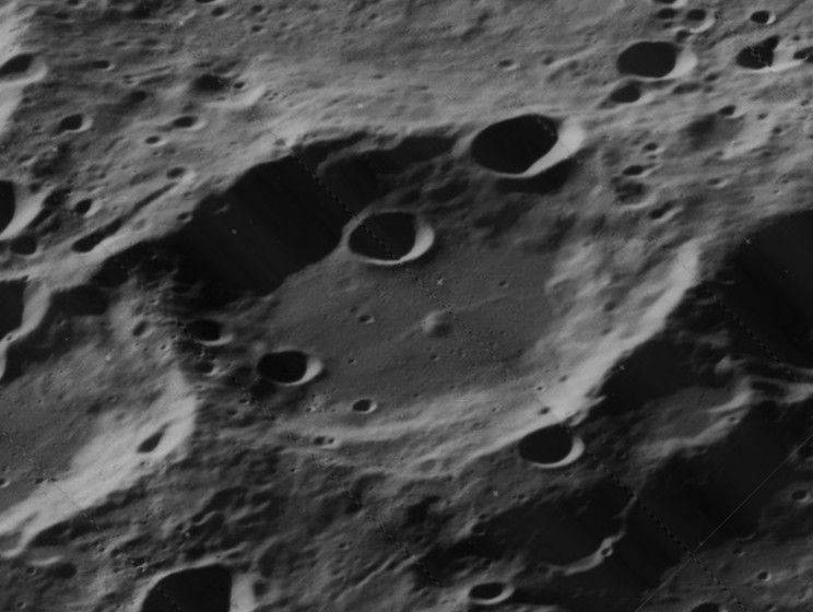 File:Razumov crater 5015 h3.jpg