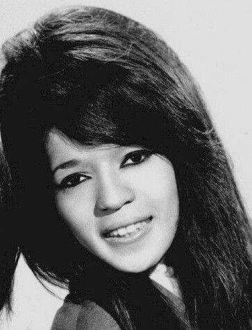 File:The Ronettes 1966 (cropped).JPG