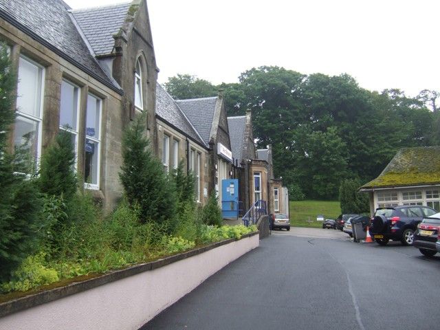 File:Victoria Hospital (geograph 3016133).jpg