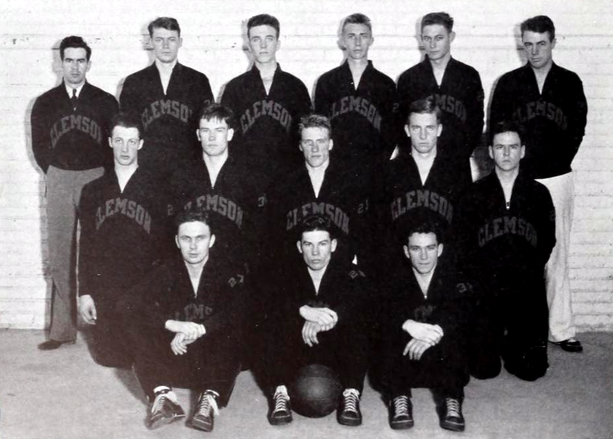 File:1936–37 Clemson Tigers basketball team (Taps 1937).png