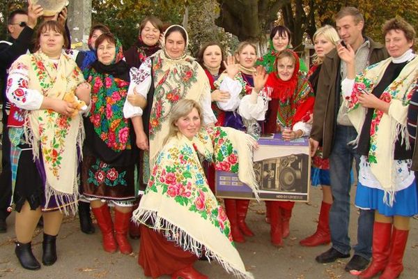 File:Borzna pokrovsky fair 2.jpg