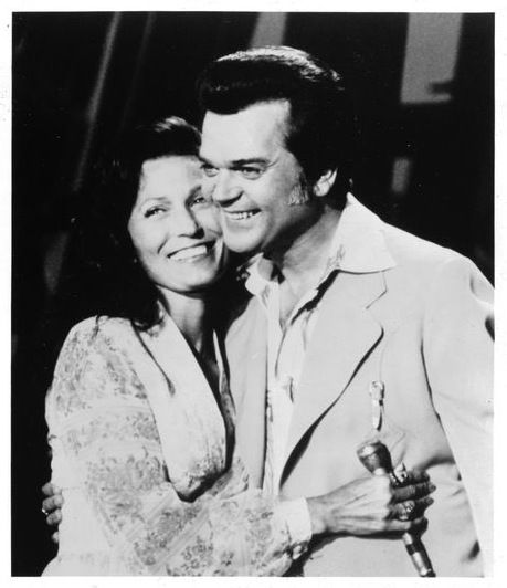 File:ConwayTwittyLorettaLynn.jpg