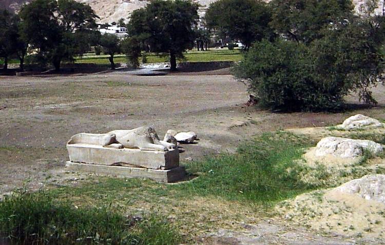 File:Crocodile sphinx at kom el-Hetan.jpg