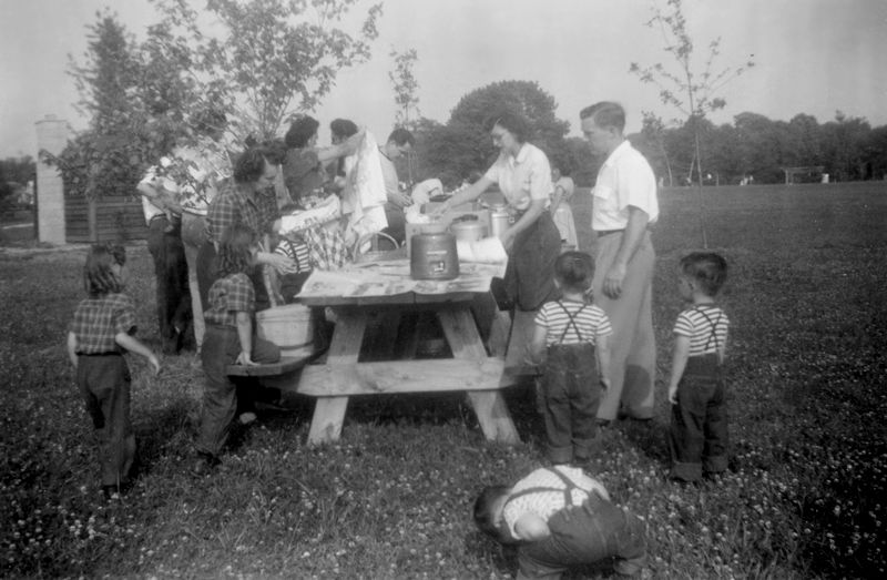 File:Picnic in Columbus.jpg