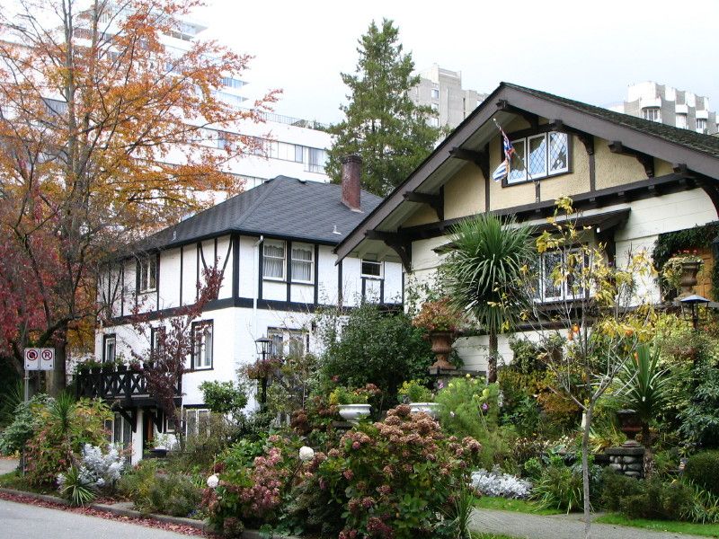 File:A couple of old-timers on Comox Street.JPG