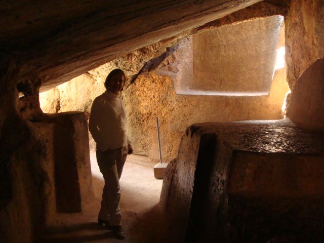 File:Altar subterraneo.JPG