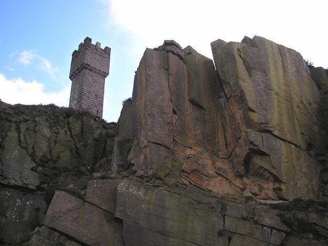 File:Earl Crag - geograph.org.uk - 314741.jpg