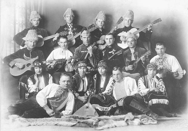 File:Edmonton Ukrainian orchestra.jpg