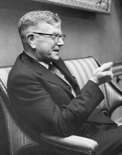 File:Frank Macfarlane Burnet 1960.jpg