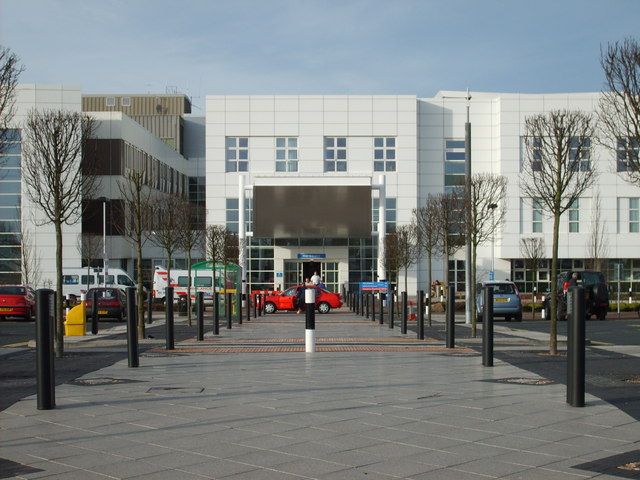 File:Hospital Entrance - geograph.org.uk - 363896.jpg