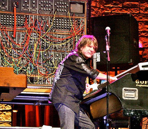 File:Keith Emerson & Moog 15May10.jpg