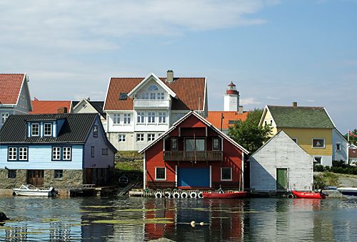 File:KvitsoyHouses.jpg