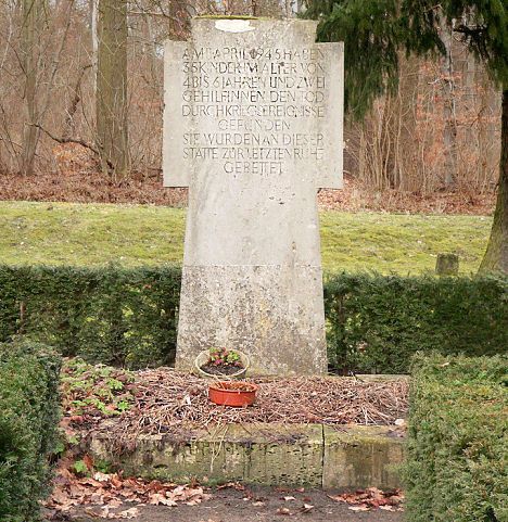 File:Langeleben Denkmal.jpg