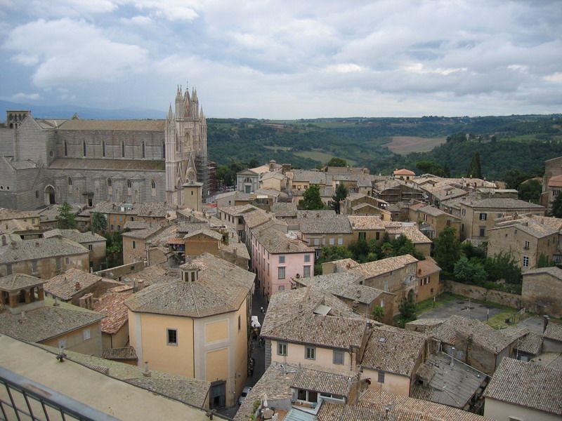 File:Orvieto in Italy.jpg