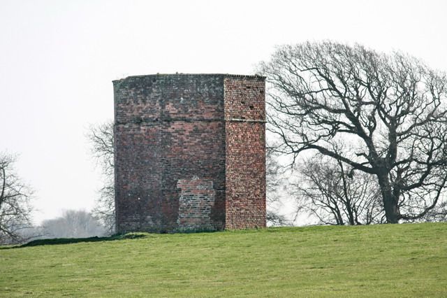 File:Pigeon House - geograph.org.uk - 1211696.jpg