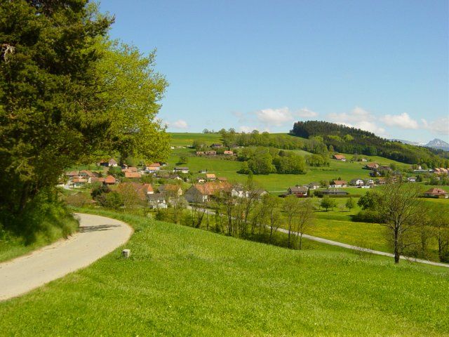 File:Village de Vuarmarens.jpg