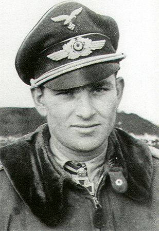 File:5-Luftwaffe-pilot-Major-Gerhard-Barkhorn-01.jpg