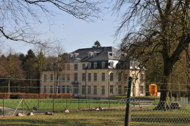 File:Neerijse Castle, Flemish Brabant, Belgium - 20110402-01.jpg