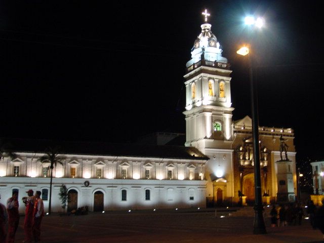 File:Quito SantoDomingo.jpg