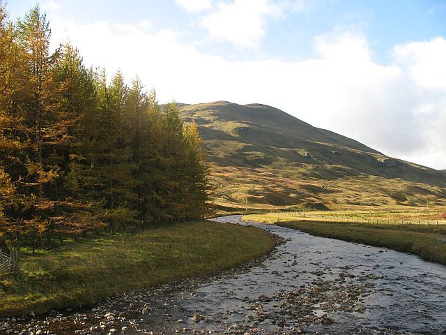 File:River Almond - geograph.org.uk - 598693.jpg