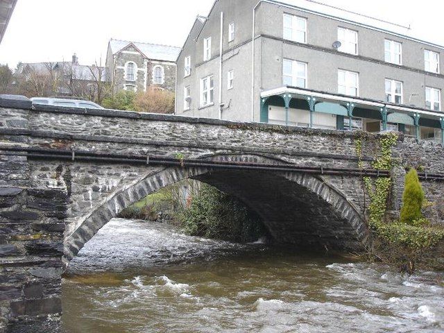 File:Afon Crafnant - geograph.org.uk - 134894.jpg