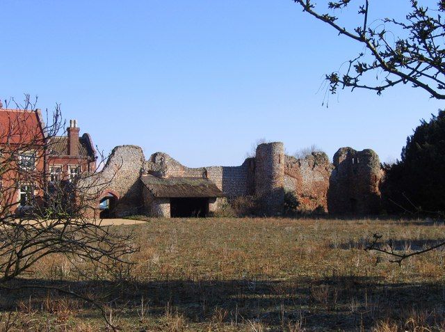 File:Claxton Castle ruins.jpg