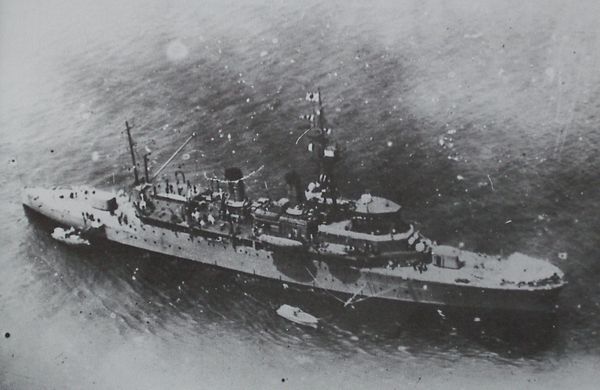 File:Japanese submarine tender Jingei 1937.jpg