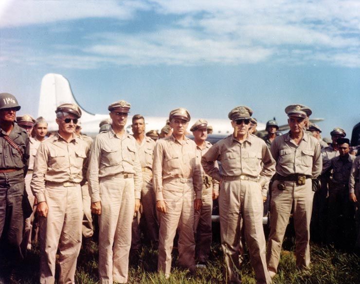 File:MacArthur arrives at Atsugi;ac01732.jpg