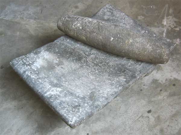 File:Metate-and-Mano.jpg