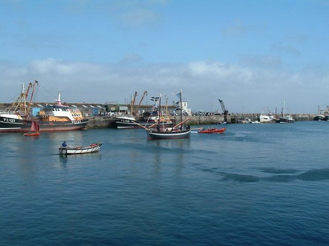 File:Newlyn Harbour - geograph.org.uk - 964773.jpg