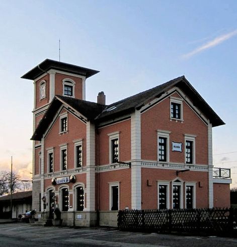 File:Ruelzheim Former Station Building.jpg