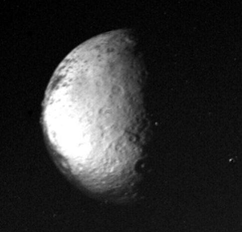 File:Voyager 2 Iapetus.jpg