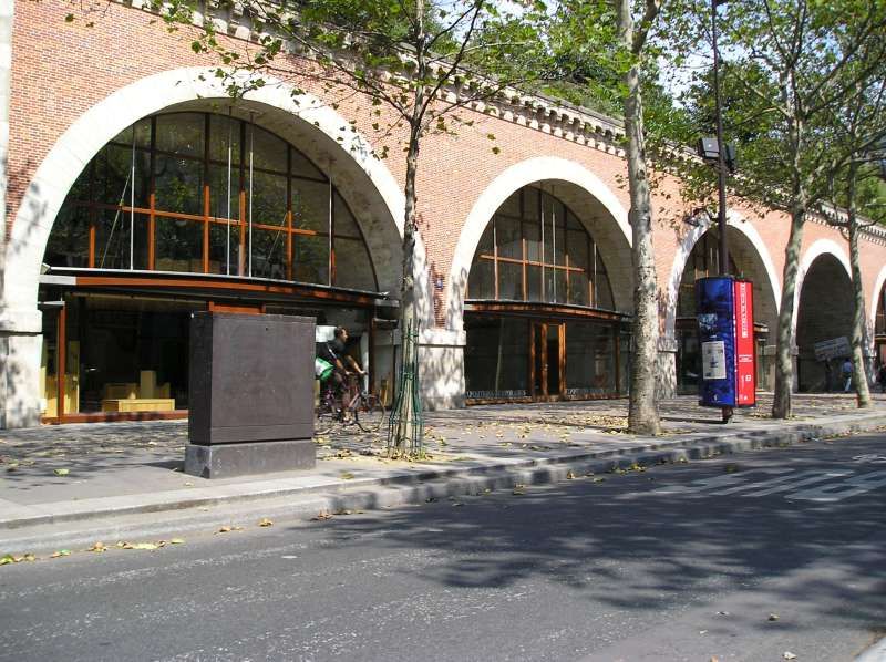 File:Avenue daumesnil paris1.jpg