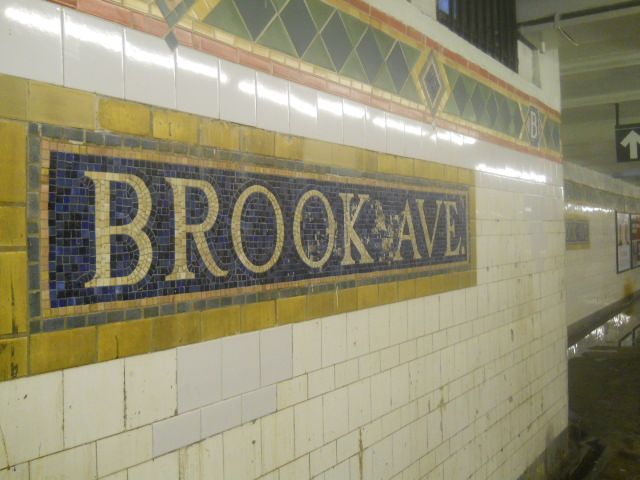 File:Brook Avenue Mosaic Tile 02.JPG