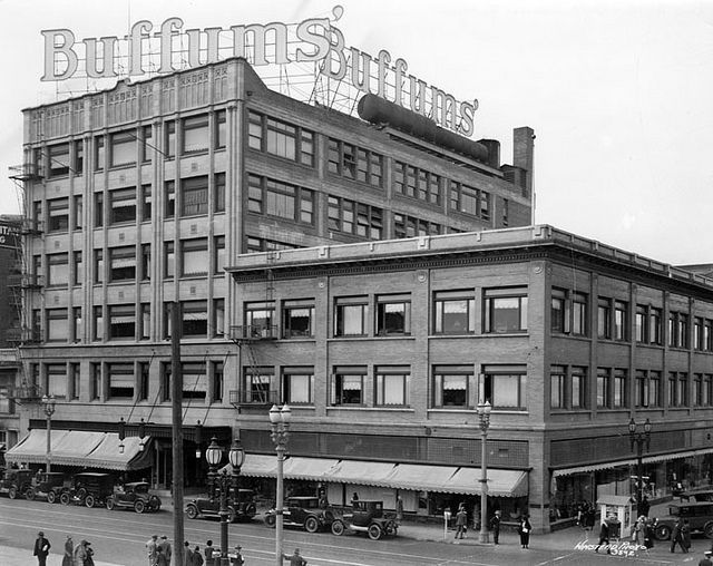 File:Buffums newly expanded store, 1924.jpg