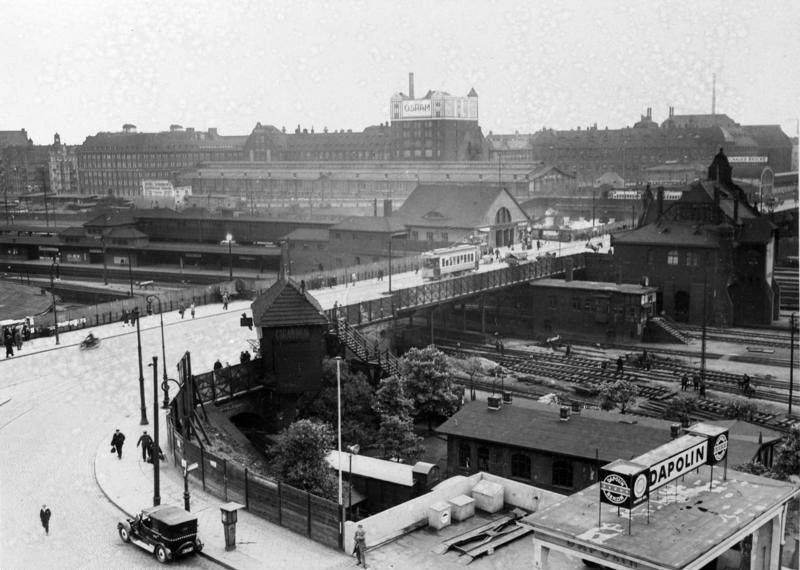 File:Bundesarchiv Bild 183-1987-0911-501, Berlin, S-Bahnhof Warschauer Strasse.jpg