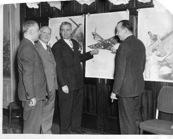 File:Curtiss Executives by P-40.jpg