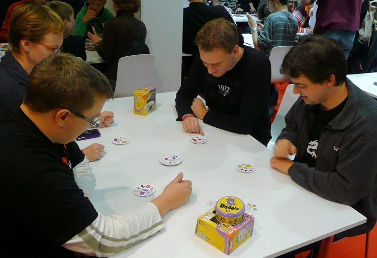 File:Dobble jeu.jpg