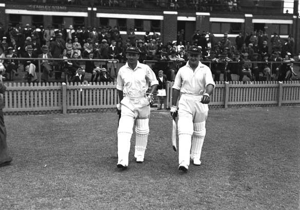 File:Don Bradman and Stan McCabe.jpg