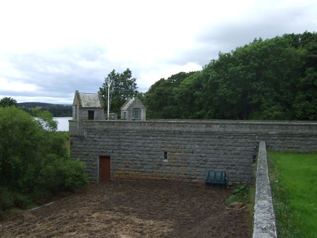 File:Dunecht Boathouse - geograph.org.uk - 514530.jpg