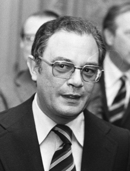 File:Ernesto de Melo Antunes 1975 (cropped).jpg