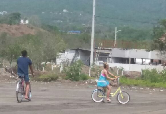 File:La Bicicleta Grabación Puerto Velero 1 (CROP).png